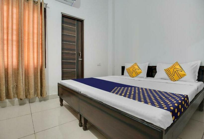 اتاق استاندارد سه نفره, Spot On Ekam Guest House