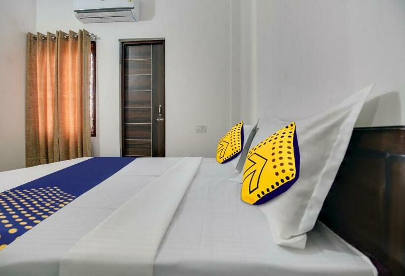 اتاق استاندارد سه نفره, Spot On Ekam Guest House