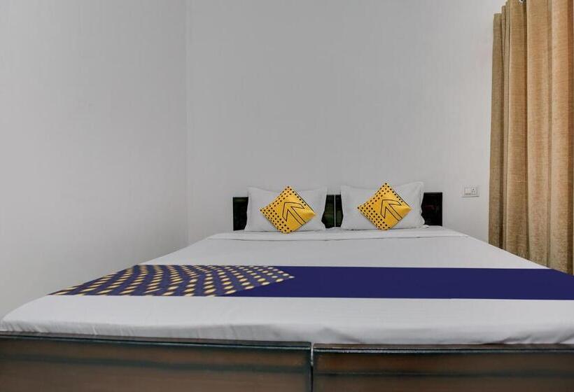 اتاق کلاسیک سه تخته, Spot On Ekam Guest House