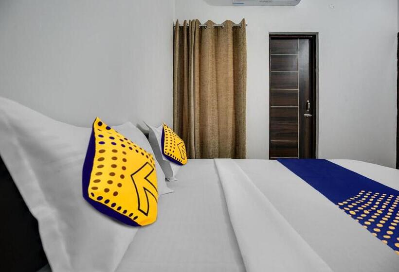 اتاق استاندارد سه نفره, Spot On Ekam Guest House
