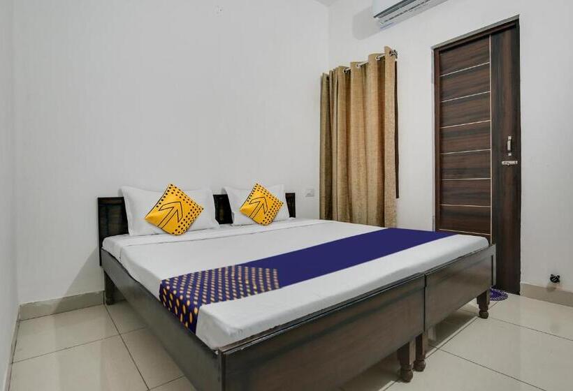 اتاق استاندارد سه نفره, Spot On Ekam Guest House