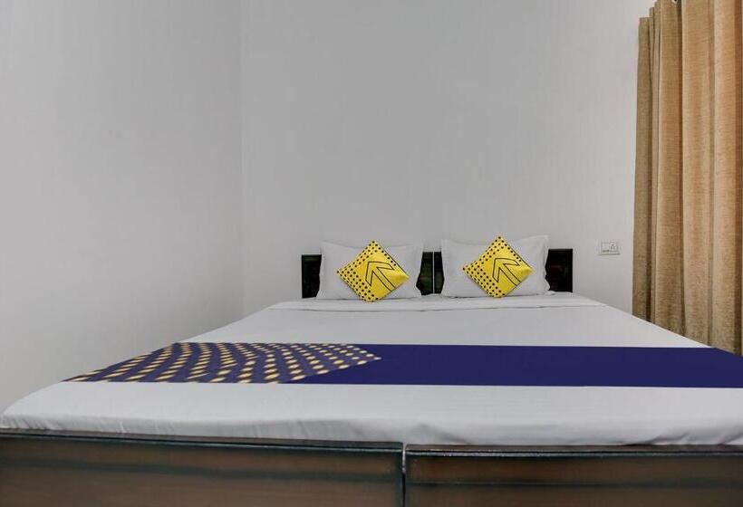 اتاق کلاسیک سه تخته, Spot On Ekam Guest House