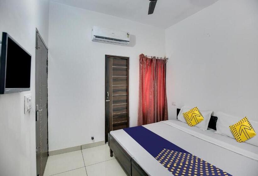 اتاق کلاسیک سه تخته, Spot On Ekam Guest House