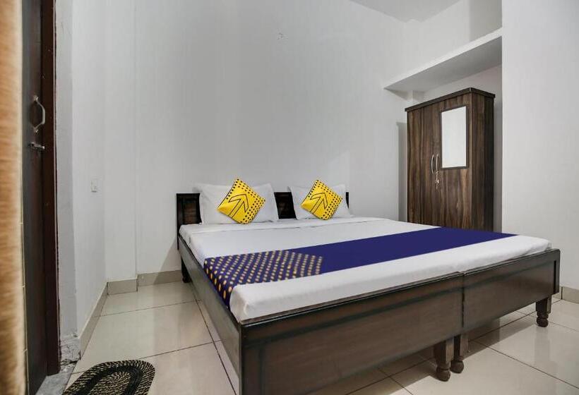 اتاق کلاسیک سه تخته, Spot On Ekam Guest House