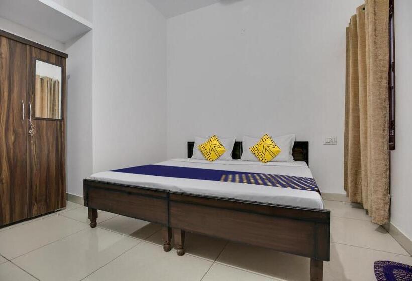 اتاق کلاسیک سه تخته, Spot On Ekam Guest House