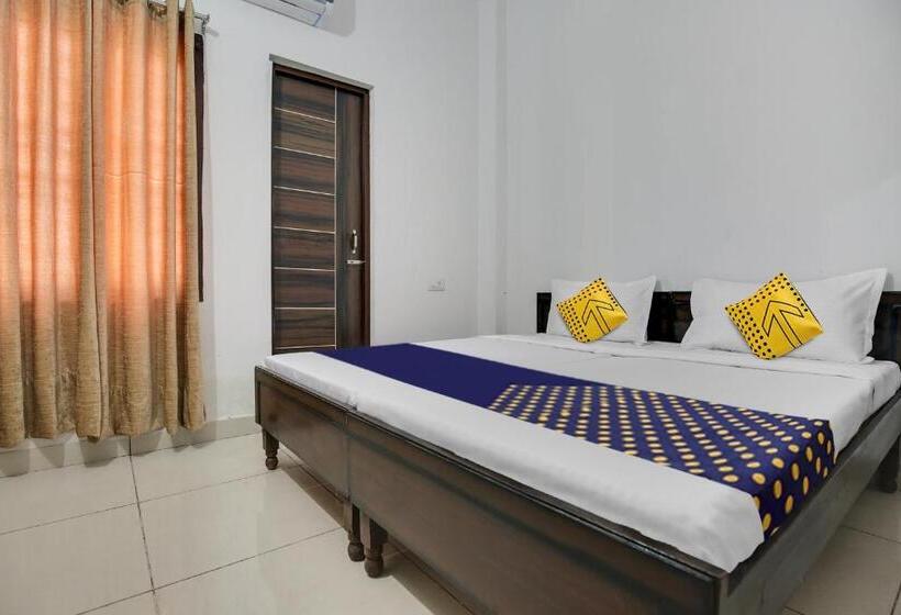 اتاق کلاسیک سه تخته, Spot On Ekam Guest House