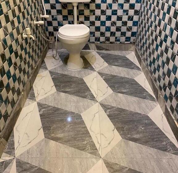 Трехместный Номер Классика, Oyo Hotel White Dove