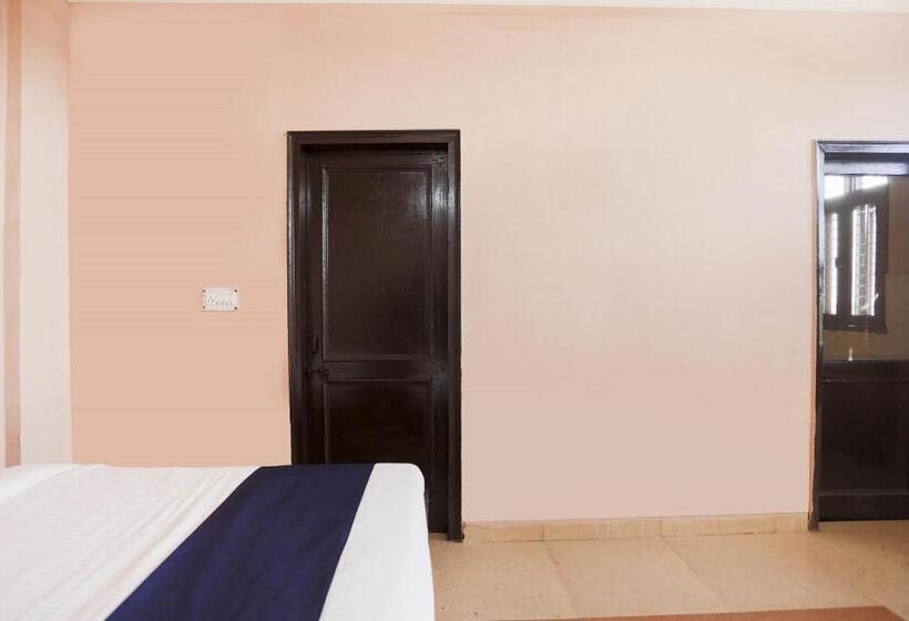 Трехместный Номер Классика, Spot On 75328 Sanrac Residency