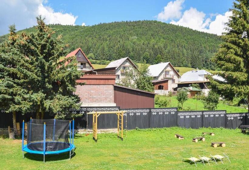 Семейное Студио, Kaštieľ čičmany