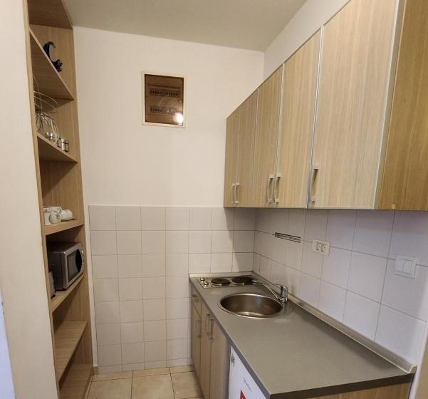 سوئیت با تخت بزرگ, Sunrise Apartments Baošići