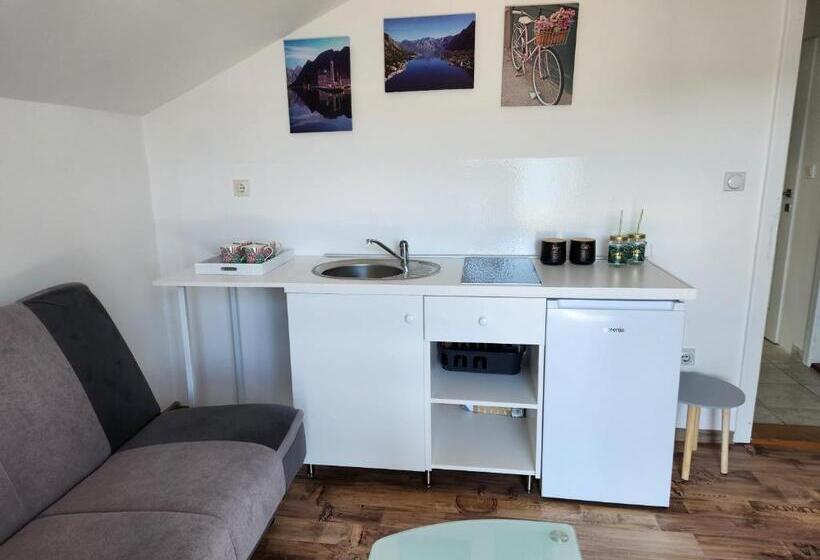 آپارتمان 1 خوابه با چشم‌انداز دریا, Sunrise Apartments Baošići