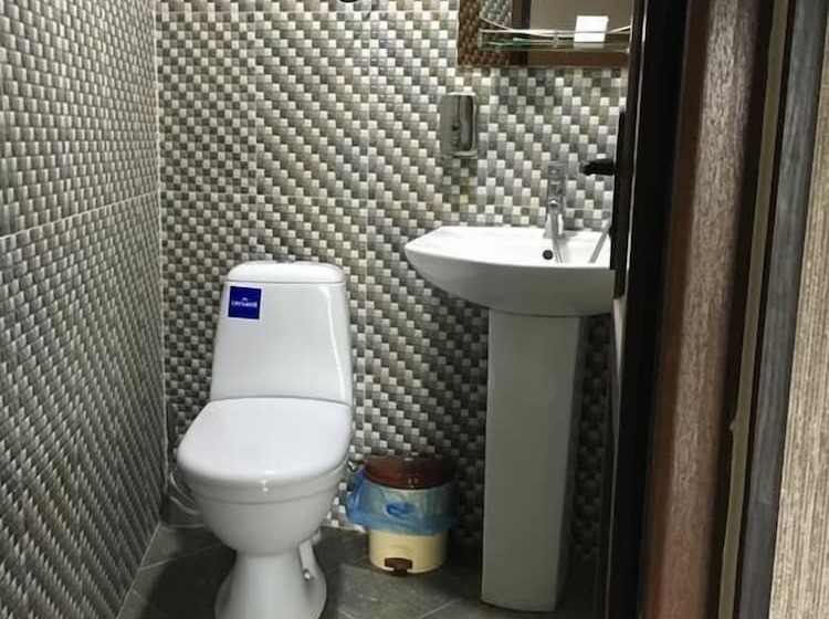 اتاق استاندارد سه نفره, Aisi2