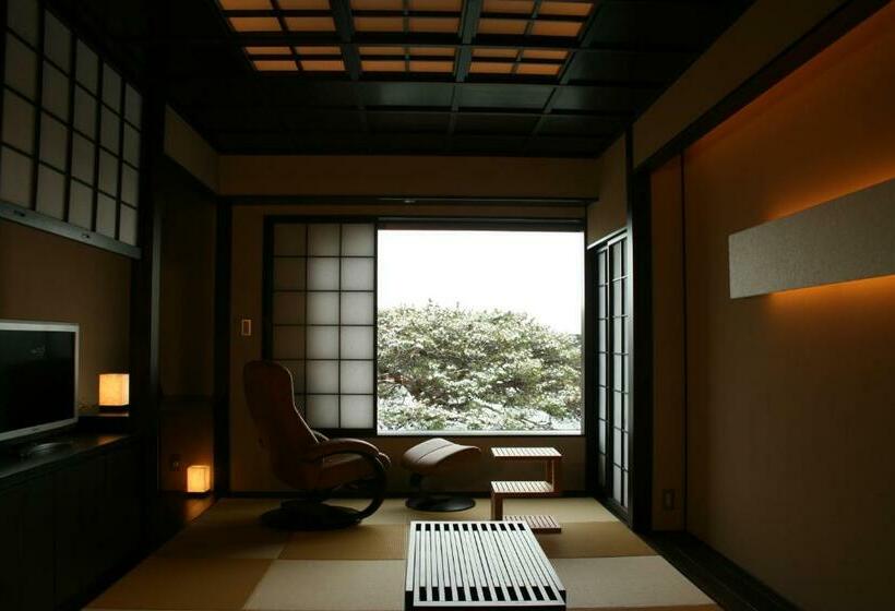 이코노미 룸, Komatsukan Kofutei