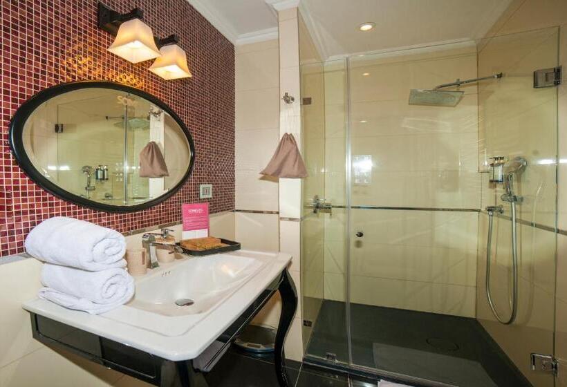 اتاق لوکس با بالکن, Sommelier Boutique
