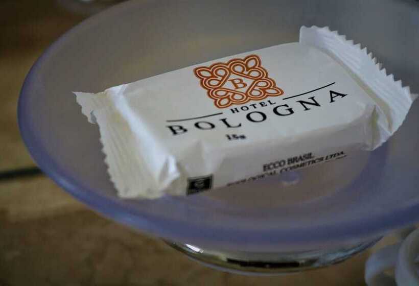 חדר סטנדרט לשלושה, Bologna