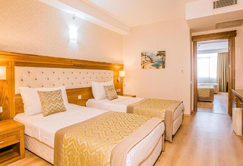 اتاق خانوادگی, Yücesoy Liva Hotel Spa & Convention Center Mersin
