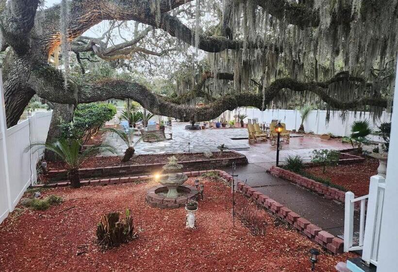 اتاق استاندارد چهار تخته, Tybee Island Inn