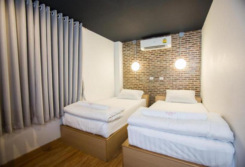 חדר סטנדרט, Give Me 5 Hostel