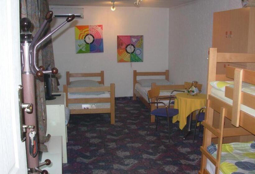 اتاق استاندارد چهار تخته, Hostel 021