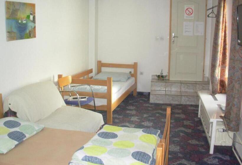 اتاق استاندارد چهار تخته, Hostel 021