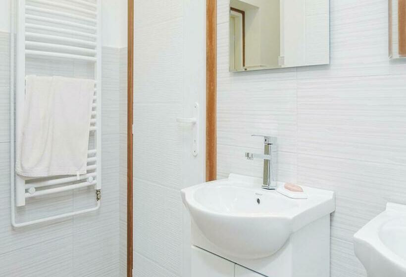 اتاق استاندارد چهار تخته, Hostel Jellostone