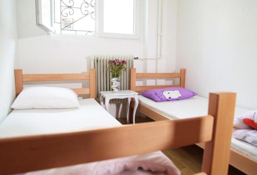 اتاق کلاسیک چهارنفره, Hostel Jellostone