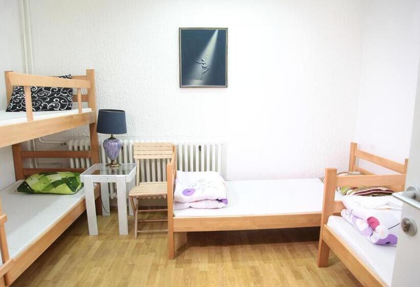اتاق استاندارد چهار تخته, Hostel Jellostone