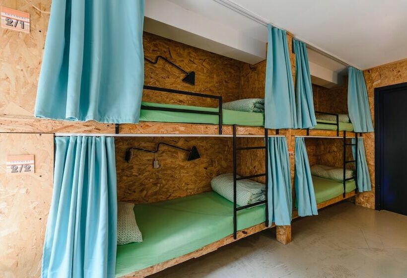 ルームシェアのワンベッド, Simple Hostel Gorokhovaya