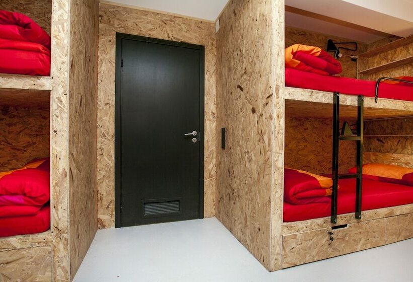 ルームシェアのワンベッド, Simple Hostel Gorokhovaya