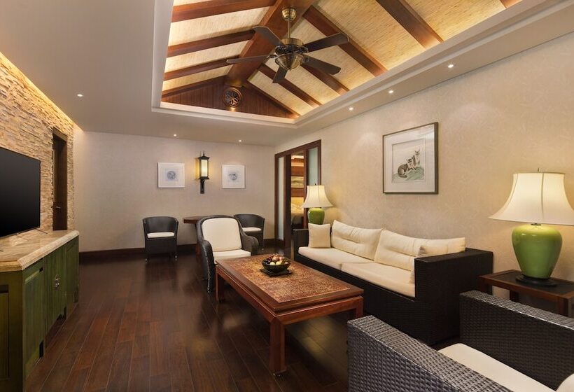 Люкс Повышенной Комфортности, Hilton Sanqingshan Resort
