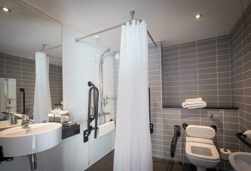 חדר סטנדרט מותאם לאדם עם מוגבלויות, Holiday Inn Express   Stockport, An Ihg