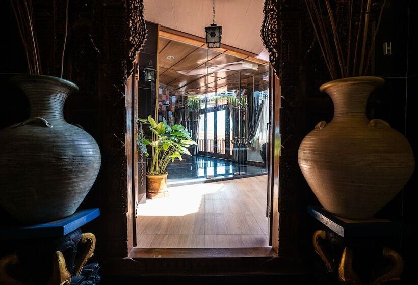 Королевский Люкс, Lost Paradise Resort