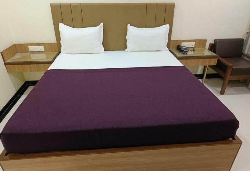 Номер Deluxe, Pritam Park