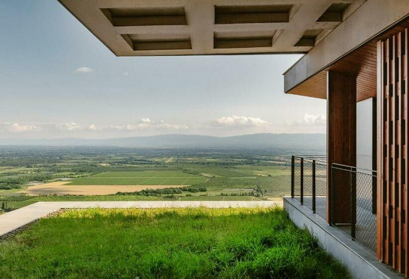 سوییت, Kvareli Lake Resort