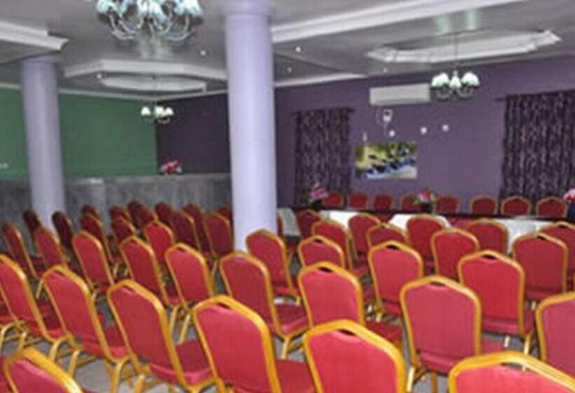 اتاق استاندارد سه نفره, Room In Apartment   Sheriffyt Royale Hotel   Business Suite