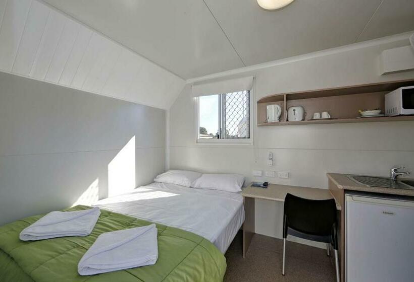 غرفة أساسية, Ned Kelly's Motel