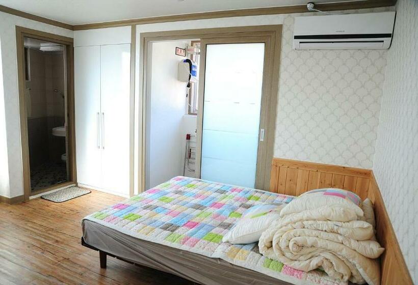 Семейный Номер, The 1st Andong Hostel