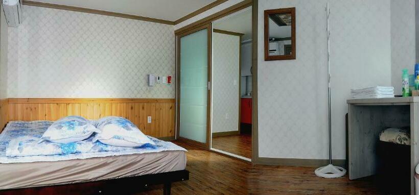 Семейный Номер, The 1st Andong Hostel