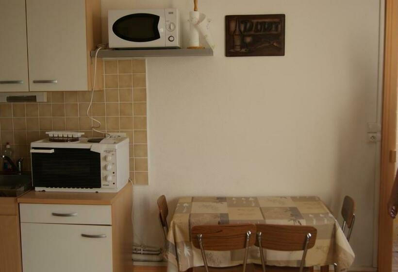 استودیوی استاندارد, Residence Le Continental