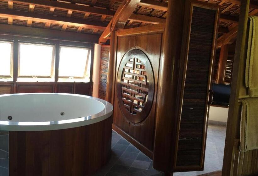 اتاق استاندارد با چشم‌انداز دریا, Villa Louise Hue Beach Boutique