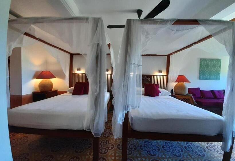 اتاق لوکس با چشم‌انداز دریا, Villa Louise Hue Beach Boutique