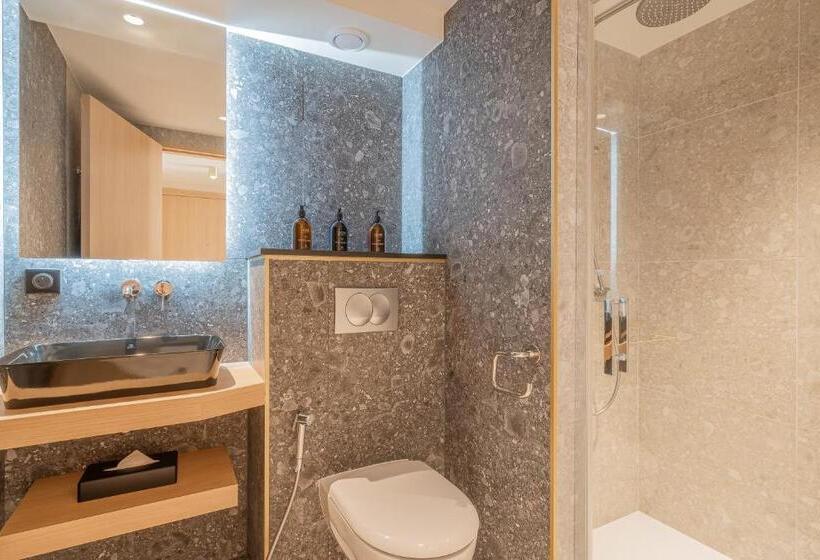 استودیوی پریمیوم, Yuna Porte Maillot   Apart
