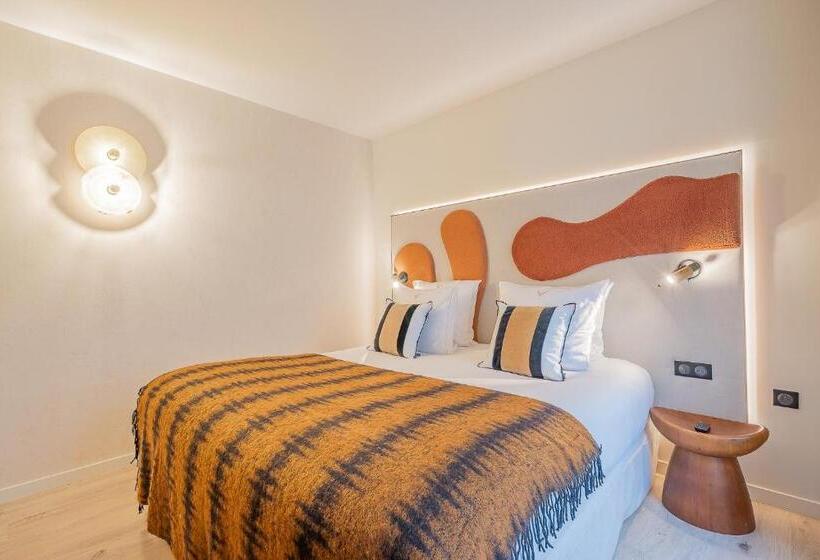 2 Bedroom Premium Apartment, Yuna Porte Maillot   Apart