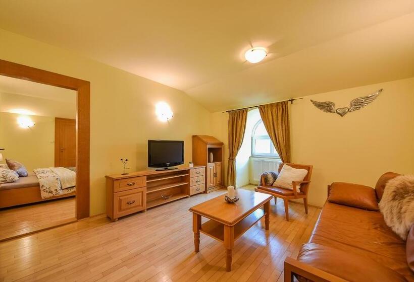 Люкс, Kaštieľ Sokoľany