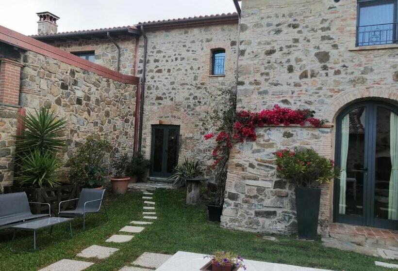 Номер Стандарт, Vecchio Casale Quercetino   Androne