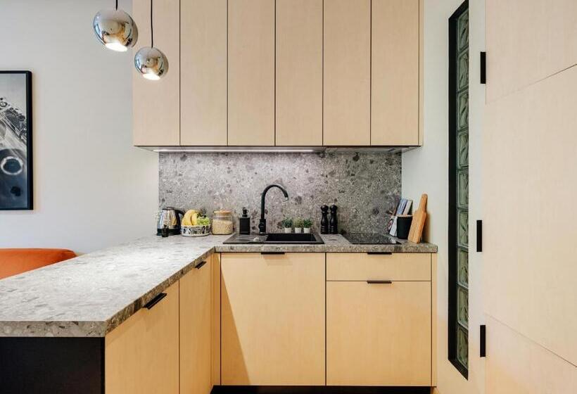 استودیوی لوکس, Stereo House By Larsen