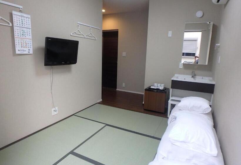 Номер Стандарт Трехместный, Economy Hotel Hoteiya