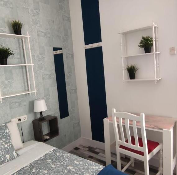 اتاق استاندارد یک نفره, Fuencarral Adeco
