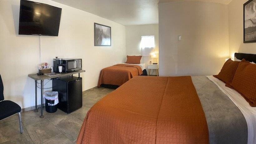 Номер Стандарт Трехместный, Selkirk Motel