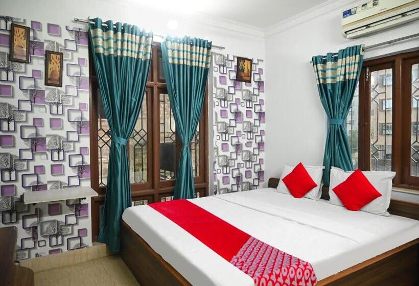 Quarto Triplo Clássico, O Shraddha Residency 2
